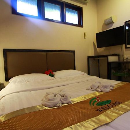 Six Villa Inn Dungun Exterior photo