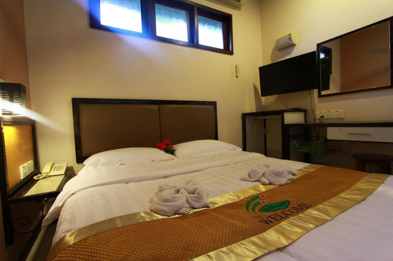 Six Villa Inn Dungun Exterior photo