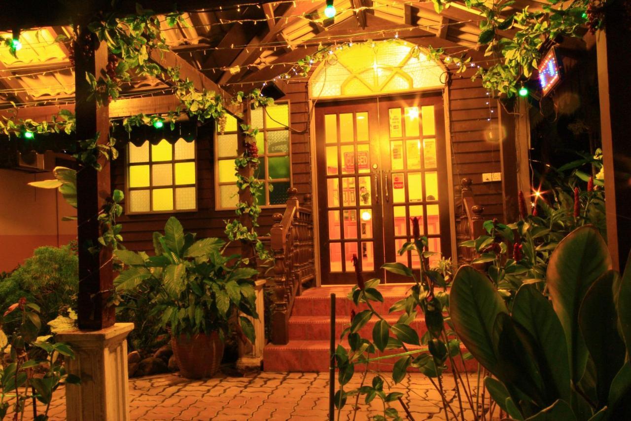 Six Villa Inn Dungun Exterior photo